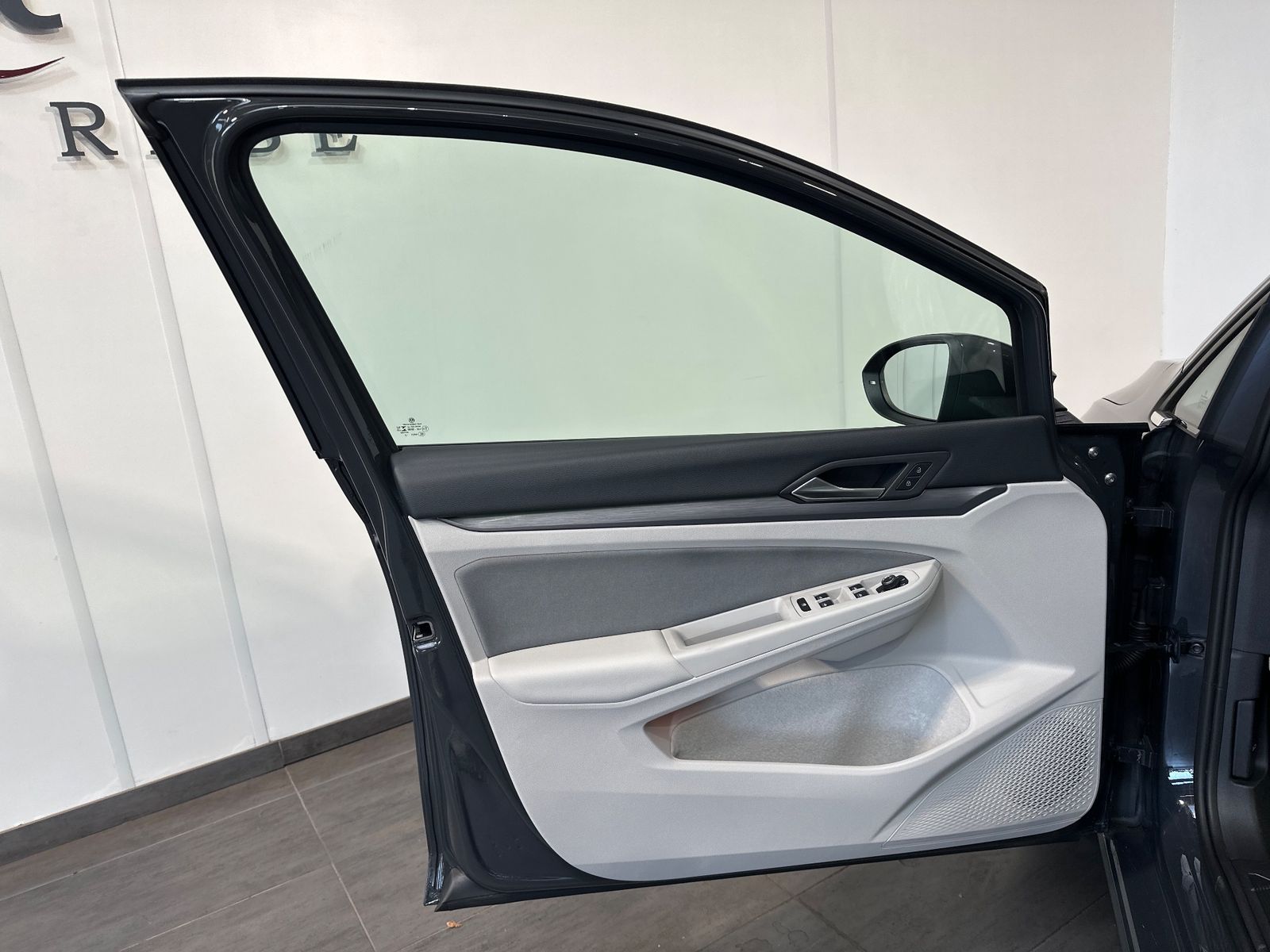 Fahrzeugabbildung Volkswagen Golf Variant 1.5 eTSI OPF DSG Style NAV+LED+ACC