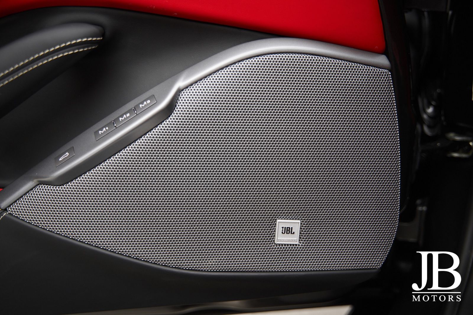 Fahrzeugabbildung Ferrari Portofino M Carbon LED JBL Surround Magneride