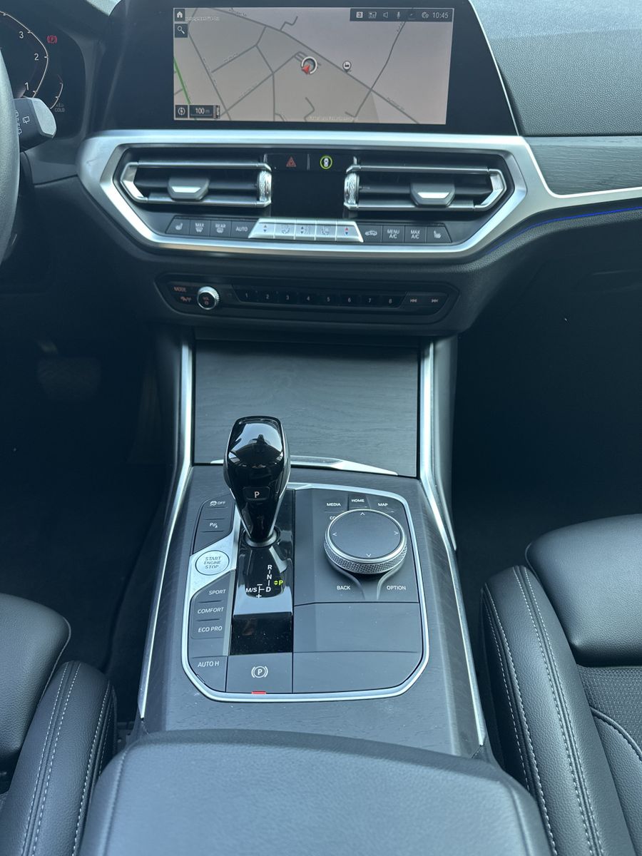 Fahrzeugabbildung BMW 320d Touring Sport-Line NAV+LED+HIFI+KAMERA+18ZO