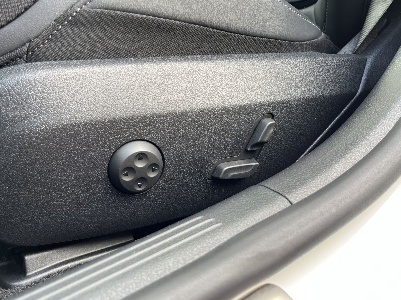 Fahrzeugabbildung Mercedes-Benz C 200T*Pano*AHK*AMG-Line*9G*LED**