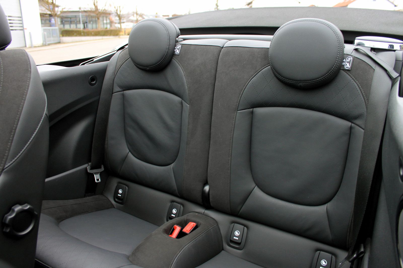 Fahrzeugabbildung MINI Cooper Cabrio Classic-Trim LED KAM PDC SHZ NAV