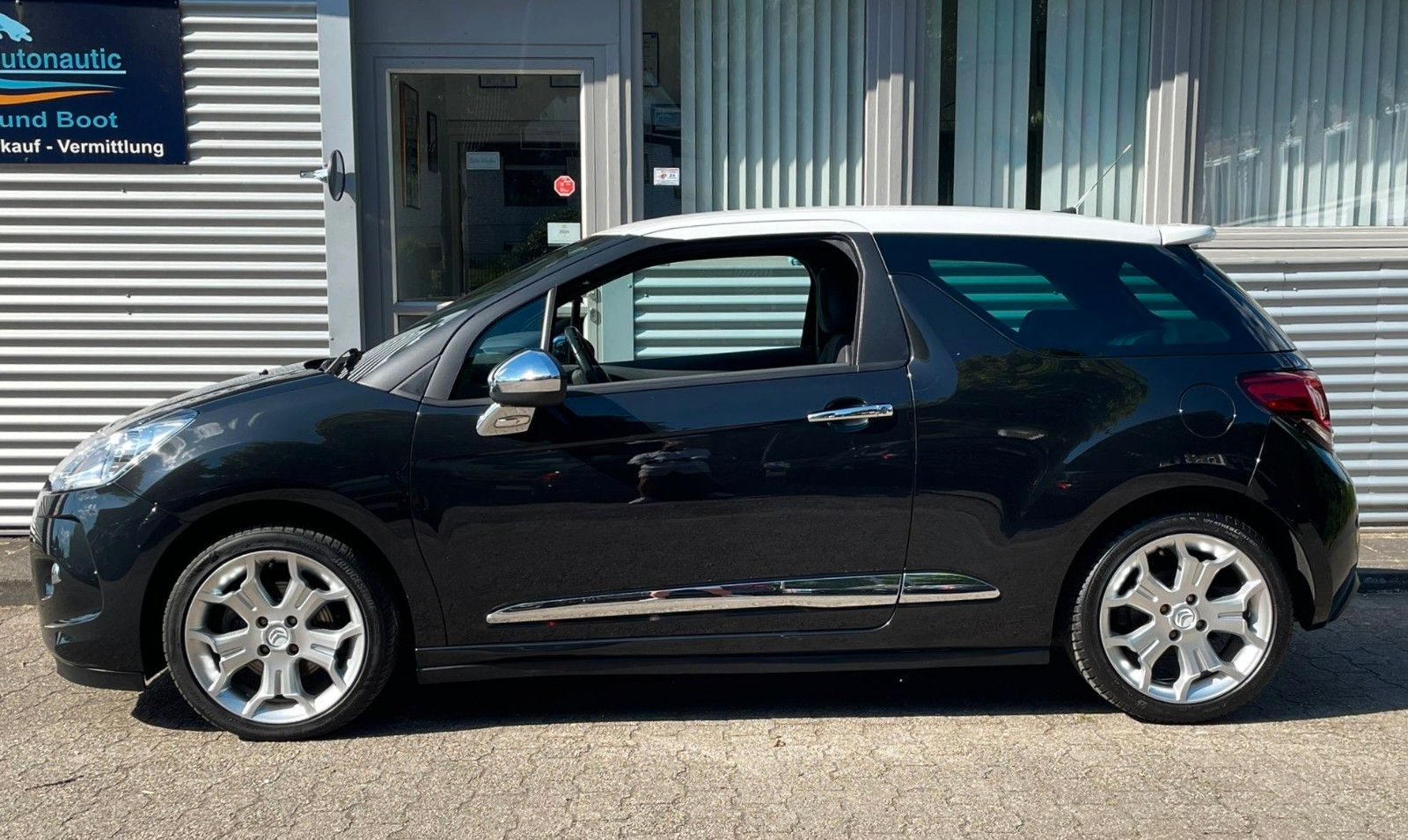 Fahrzeugabbildung Citroën DS3 SportChic 155 THP KIMAAUTOMATIK GANZJ REIFEN