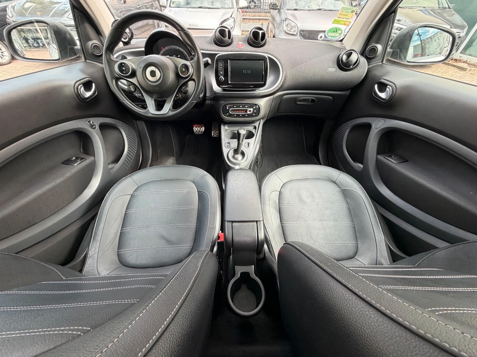Smart fortwo 66kW DCT*BRABUS*LEDER*PANO*NAVI*SHZ*KAM*