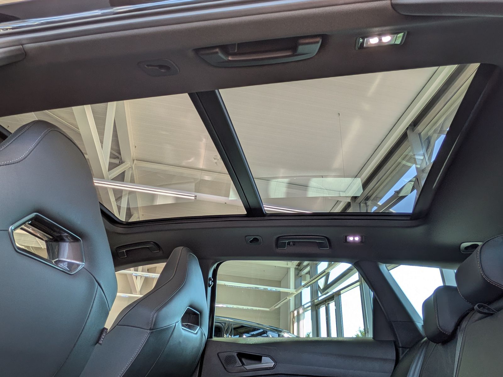 Fahrzeugabbildung CUPRA Leon 1.5 eTSI Dynamic-Edge-Paket Pano Cam AHK 18