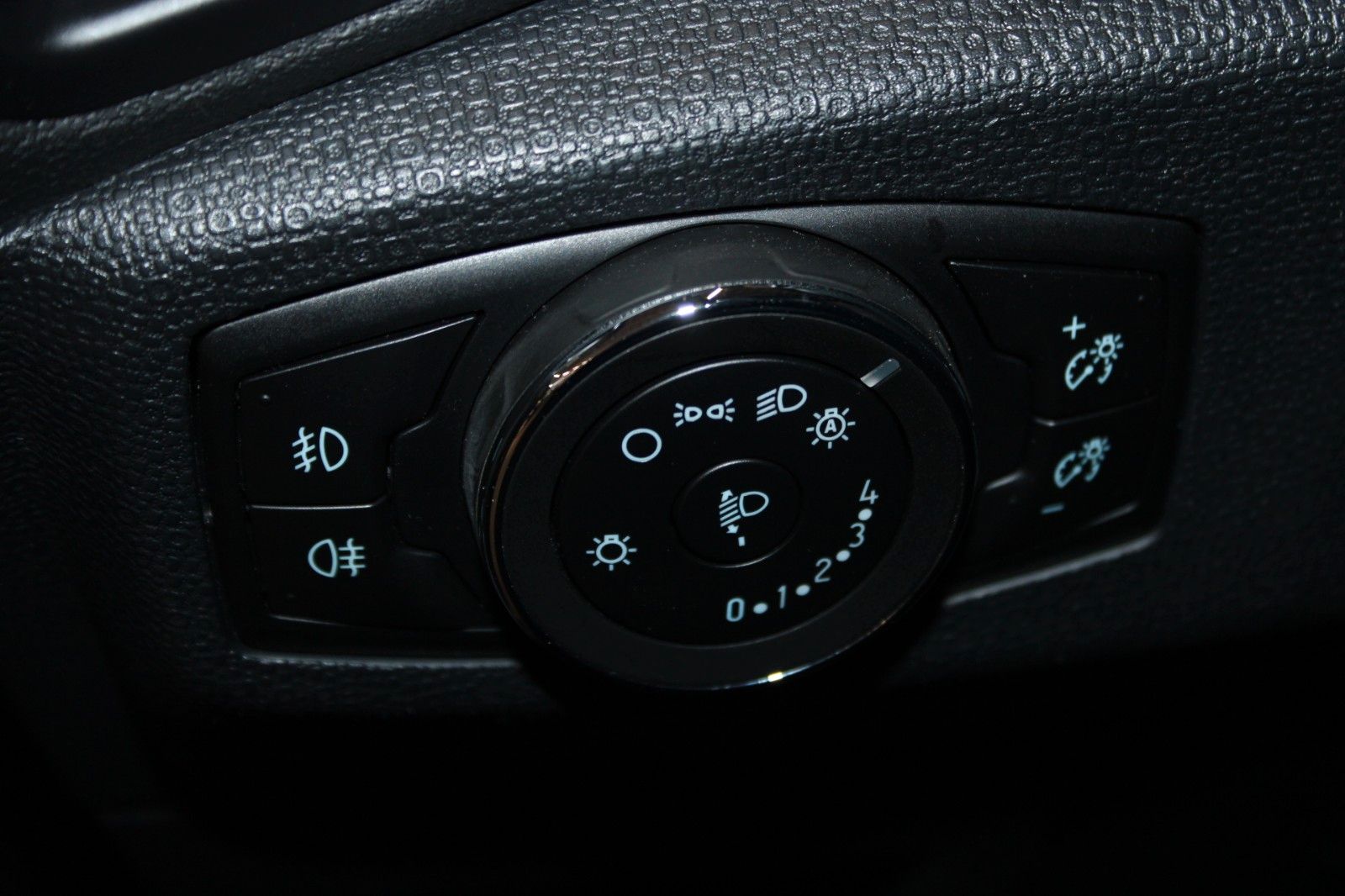 Fahrzeugabbildung Ford EcoSport Titanium LED WinterPaket DAB Teilleder