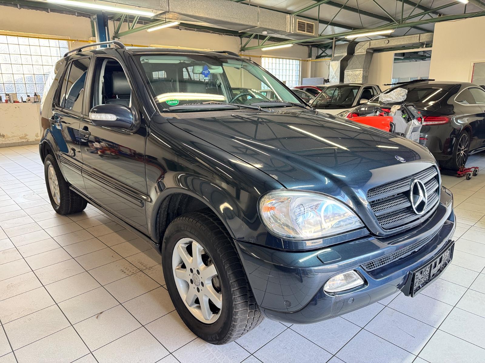 Mercedes-Benz ML350 2004 — interior