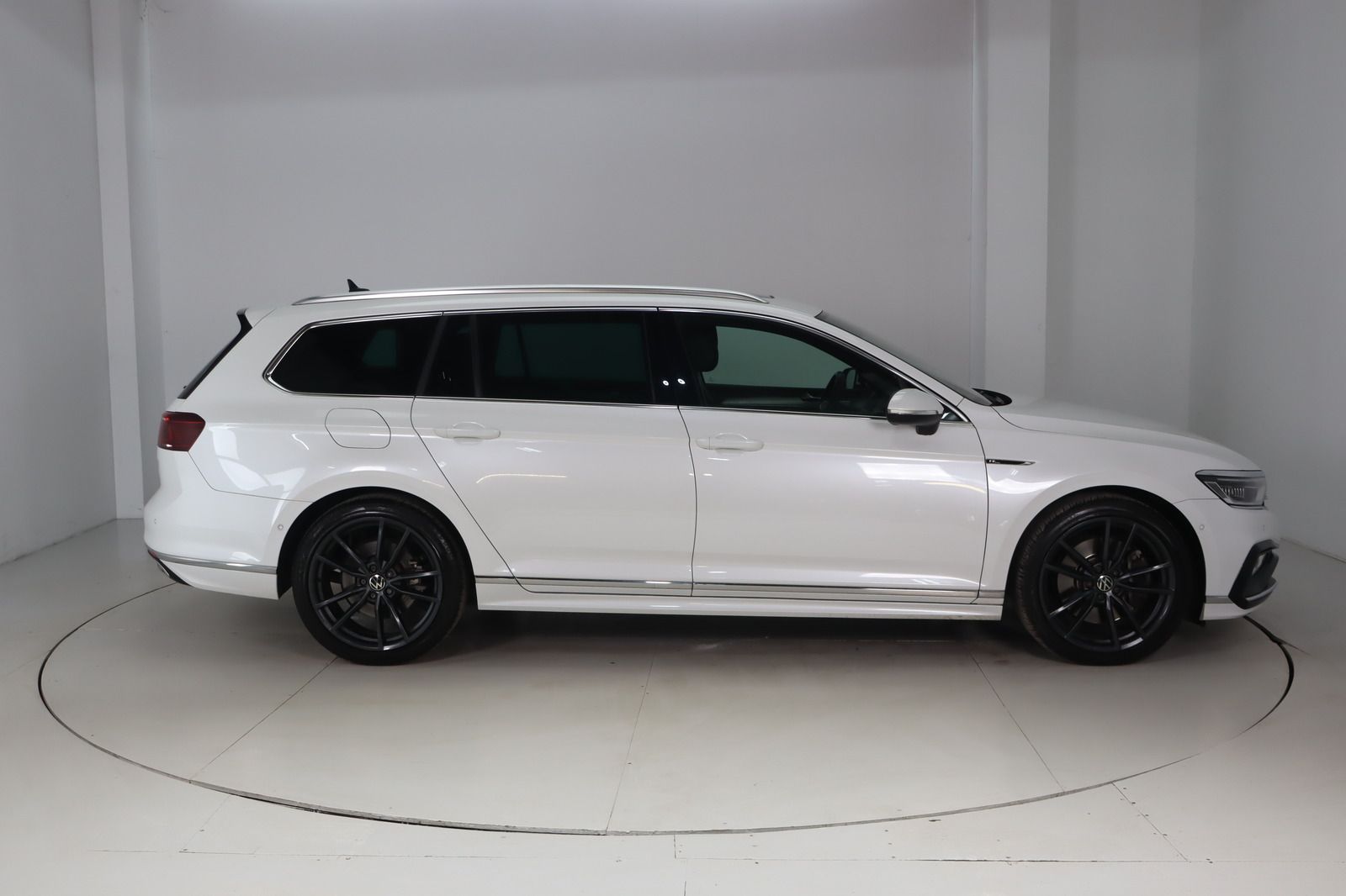 Fahrzeugabbildung Volkswagen Passat Variant 2.0 TSI R-Line 4Motion