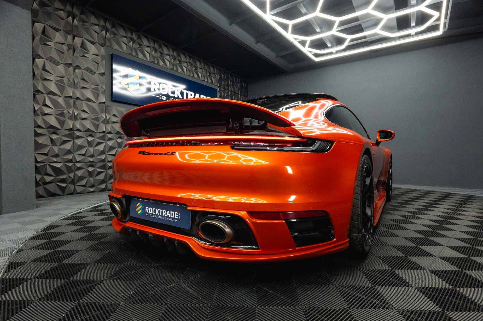 Fahrzeugabbildung Porsche 992 911 Carrera 4 S TECHART AKRAPOVIC 111 Punkte