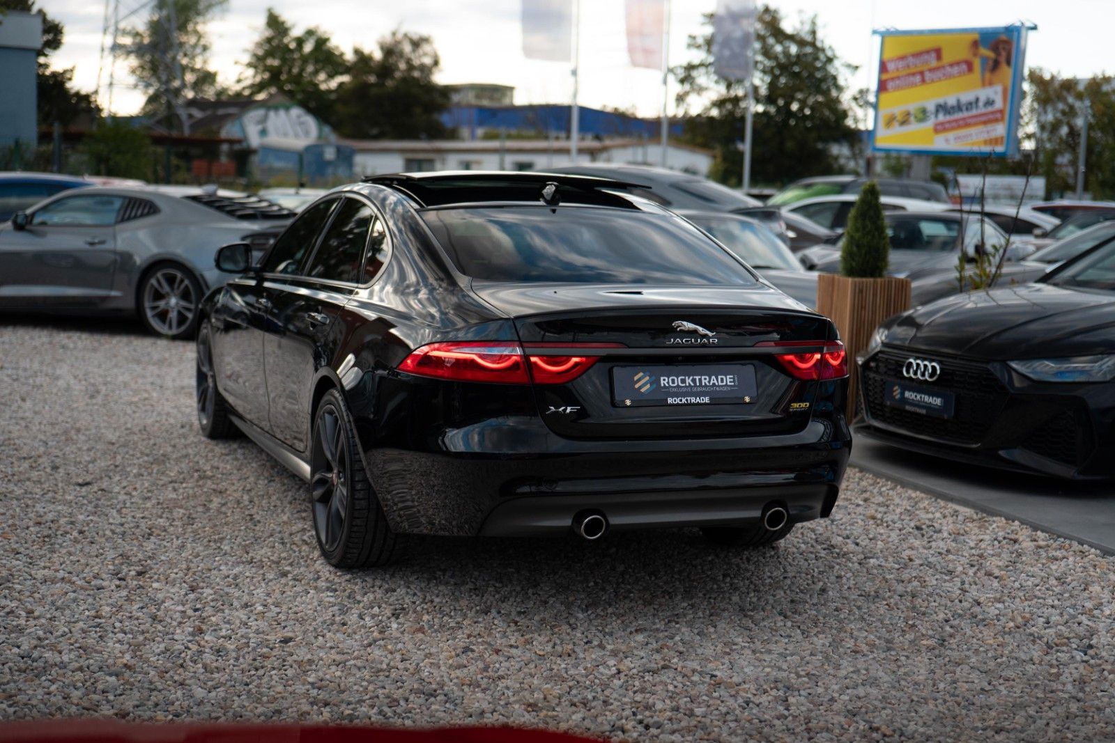 Fahrzeugabbildung Jaguar XF 300 Sport Black Edition | Pano | LED | 20Zoll
