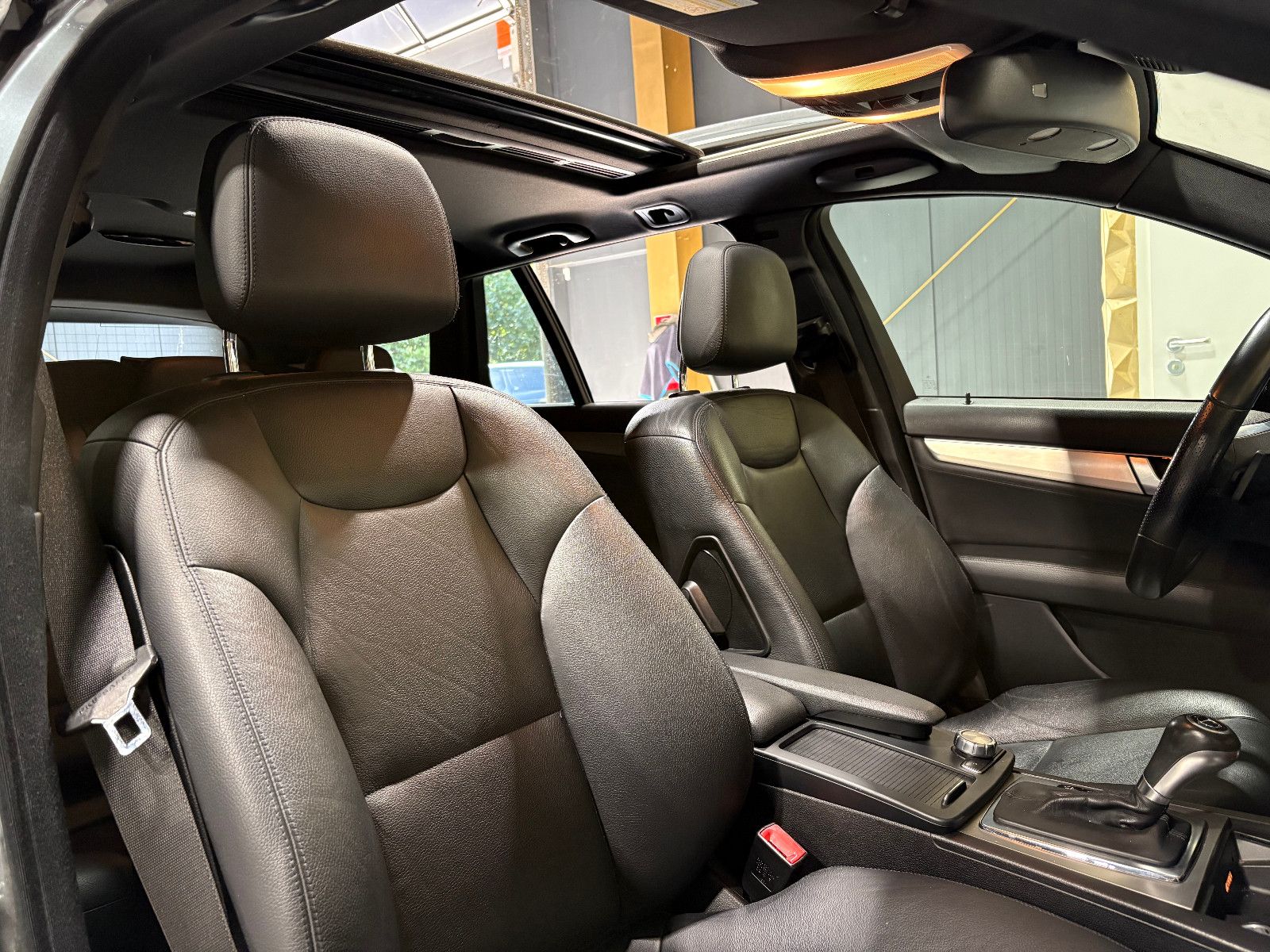 Fahrzeugabbildung Mercedes-Benz C 350 T-Modell CGI BlueEfficiency/PANO/NAVI/SHZ/