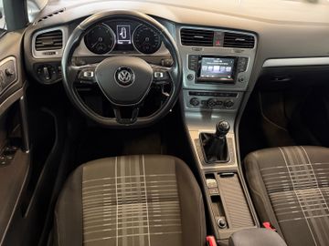 Volkswagen Golf - 8