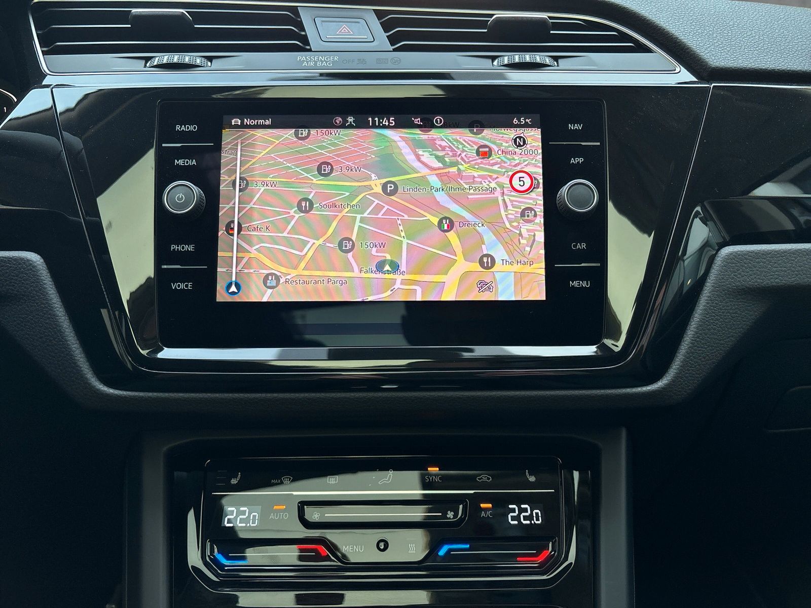 Fahrzeugabbildung Volkswagen Touran 2.0 TDI Highline Keyless Pano Kamera AHK