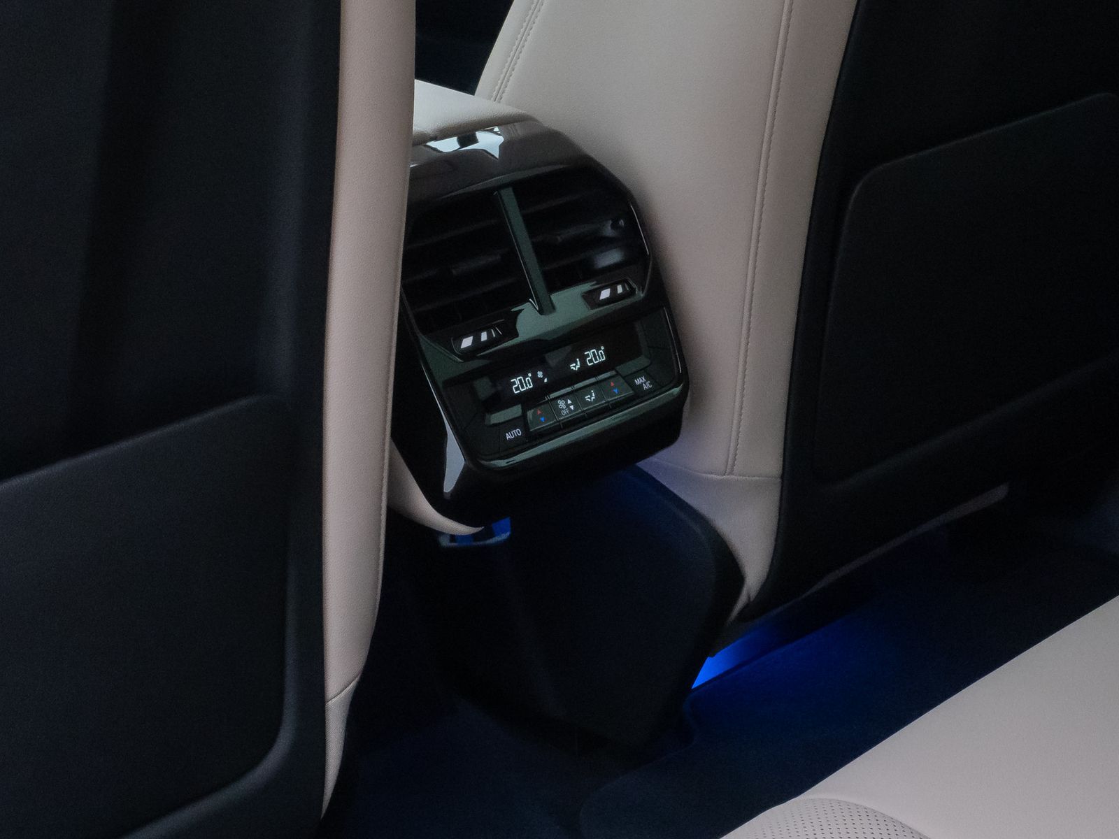 Fahrzeugabbildung BMW IX xD50  Sport 360&deg;DAB H/K Laser Komfort ACC 22"