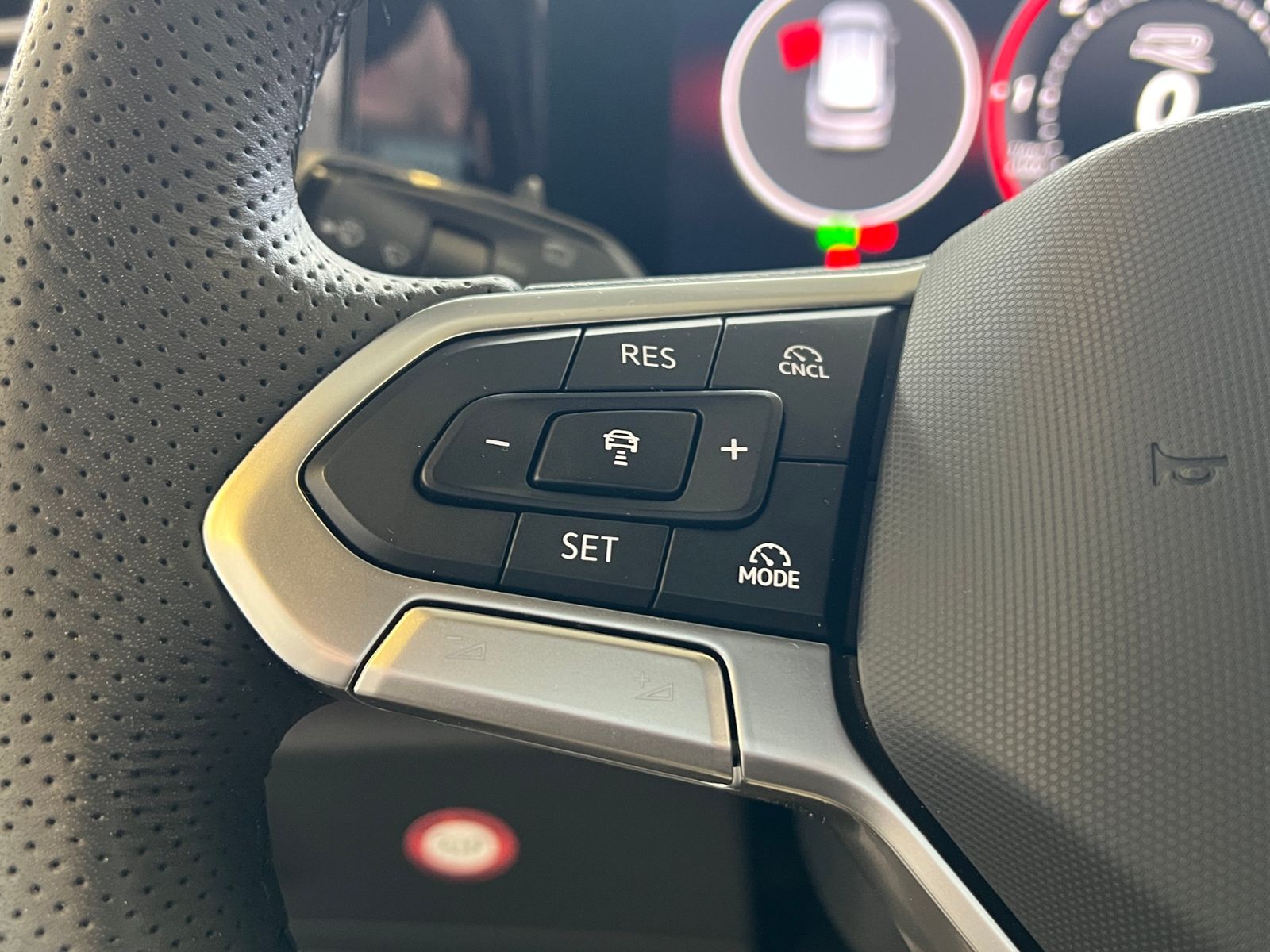 Fahrzeugabbildung Volkswagen Tiguan R-Line 2.0 TDI DSG 4Motion *AHK, IQ.Light
