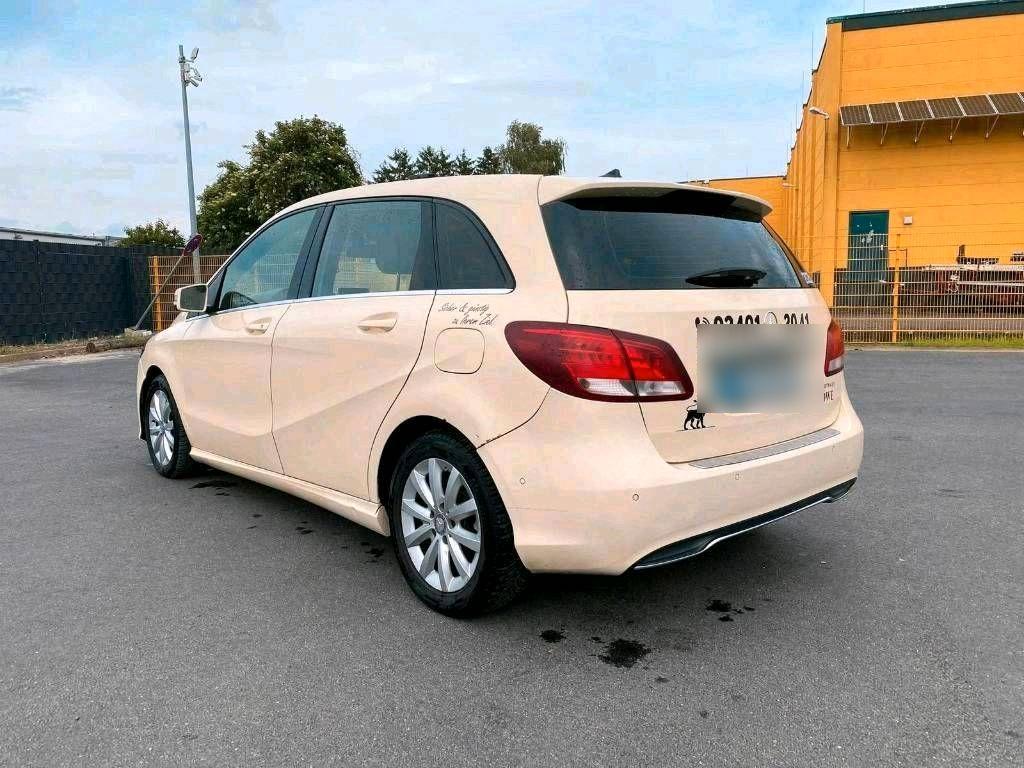 Mercedes-Benz B180 2015 — engine
