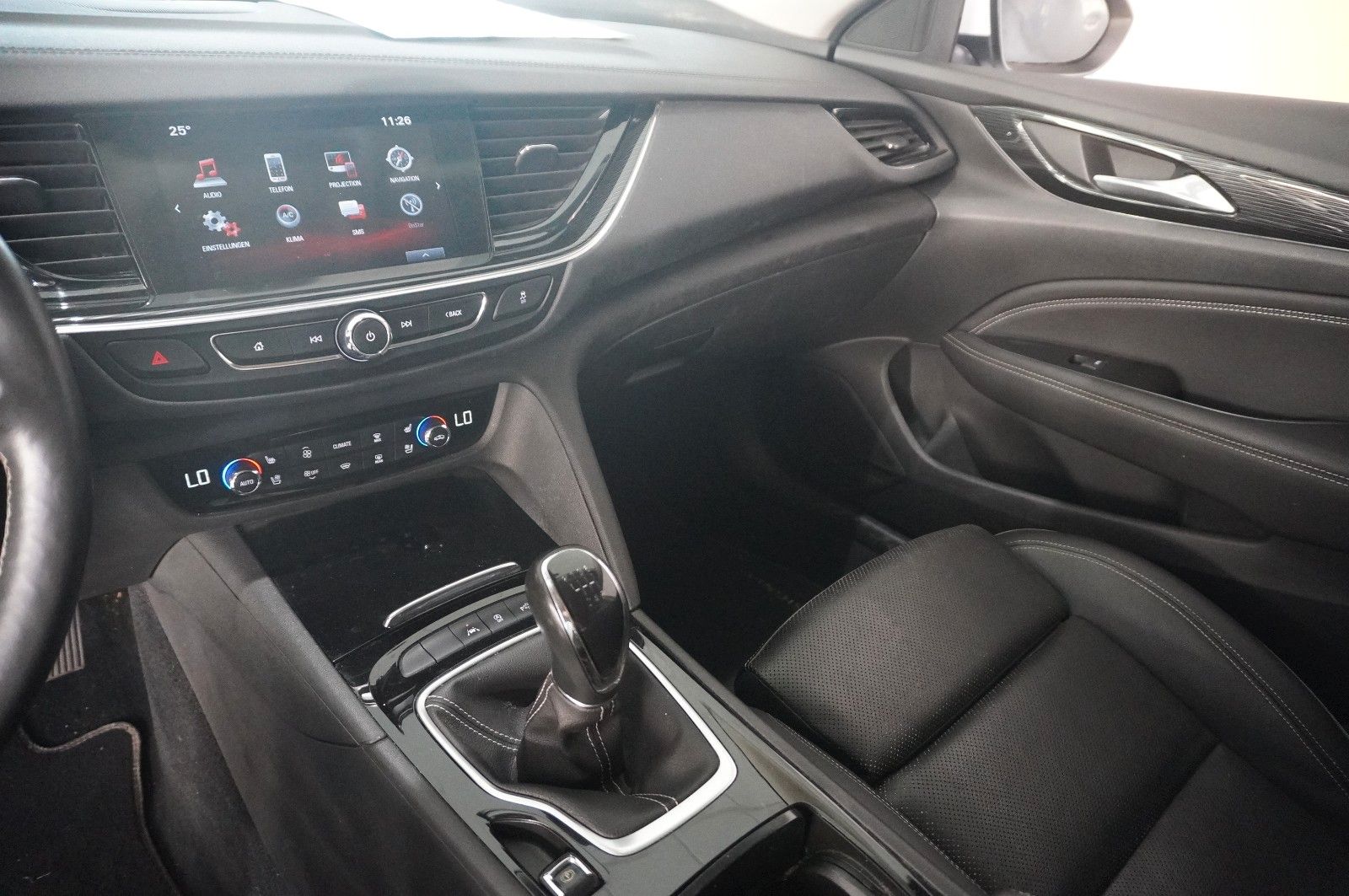 Fahrzeugabbildung Opel Insignia B ST 2.0D INNOV. 4X4 NAVI/LED/360°/HUD