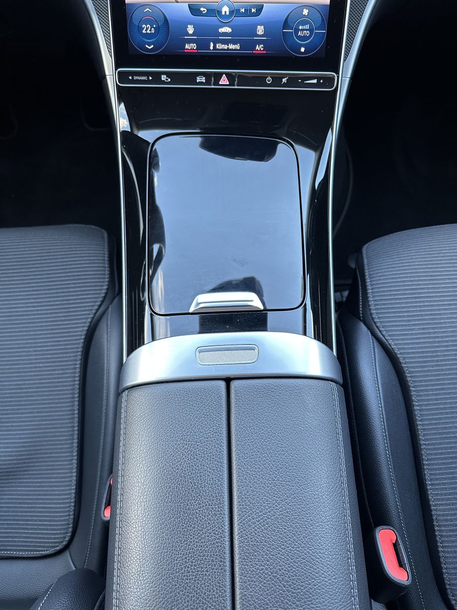 Fahrzeugabbildung Mercedes-Benz C 220d T Avantgarde NAV+LED+KAMERA+CARPLAY+VCOCK