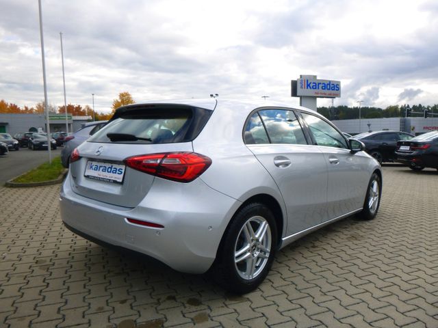 Fahrzeugabbildung Mercedes-Benz A 180 >AUT/NAV/PDC/Sitzheizung<