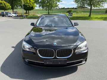 BMW 750 - 2