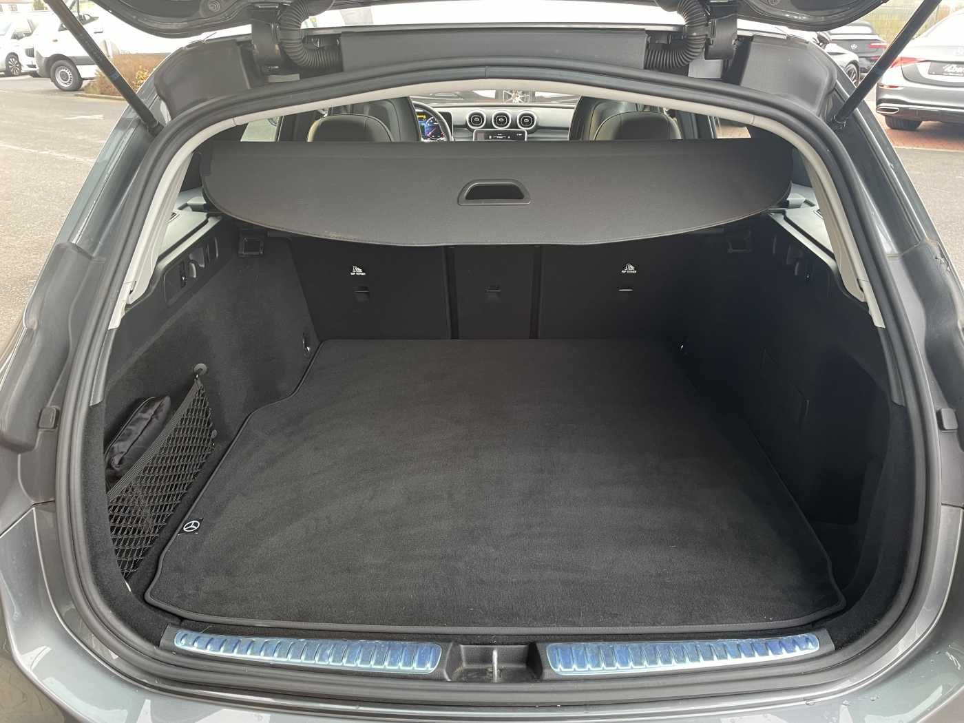 Fahrzeugabbildung Mercedes-Benz C 180 T 9G AVANTGARDE+R-Kamera +PANO+SHZ+SPIEGEL