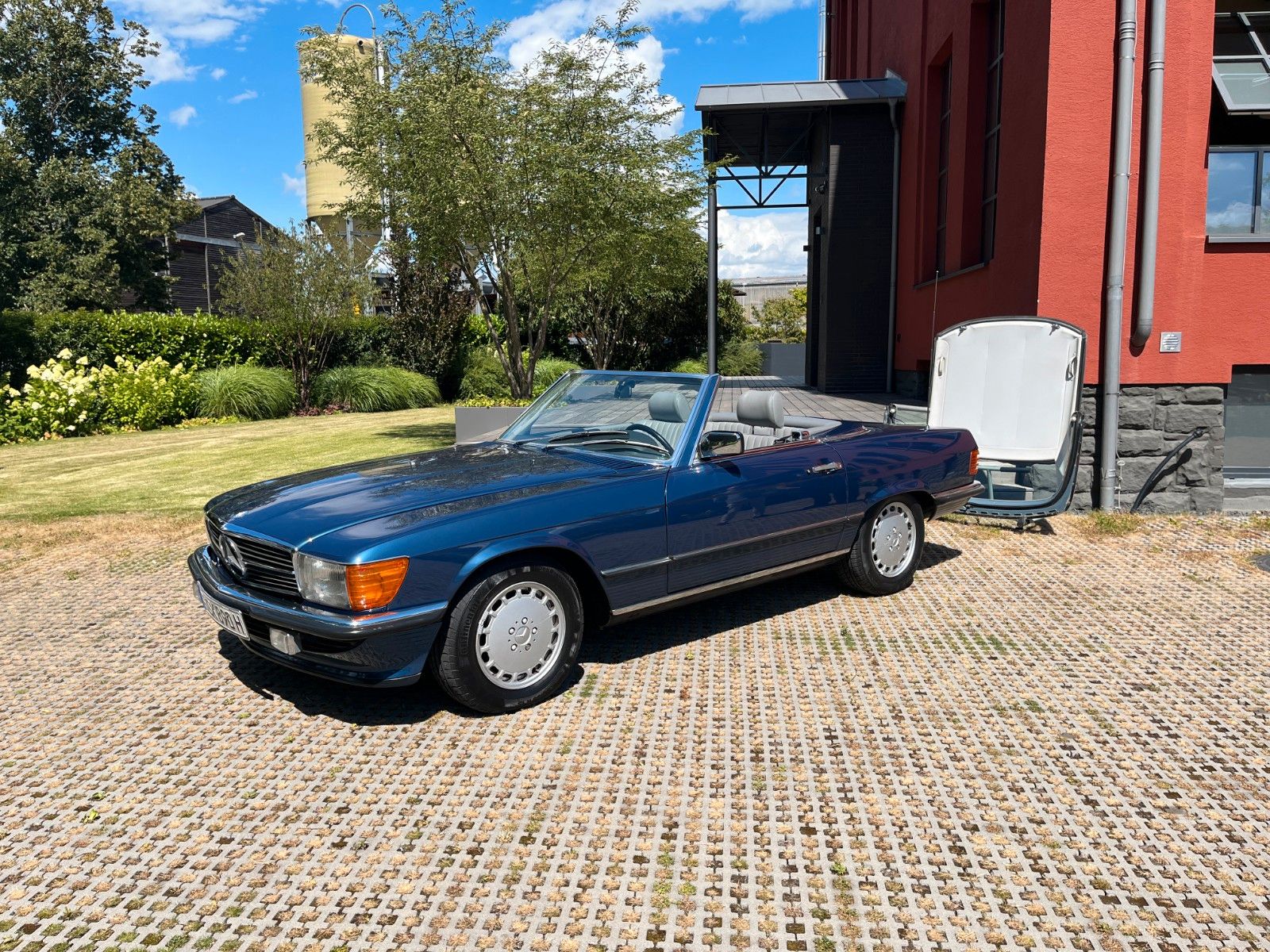 Fahrzeugabbildung Mercedes-Benz SL 300