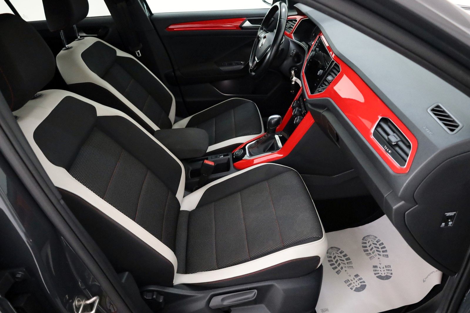 Fahrzeugabbildung Volkswagen T-Roc Sport 4M Navi,ACC,SH,PDC,Apple CarPlay,+WR