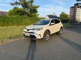 Toyota RAV 4 2,0-l-D-4D 4x2 - - Toyota Gebrauchtwagen in Salzgitter
