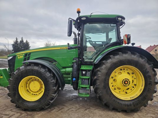 John Deere 8245 R E 23    DUALS 480/80R50