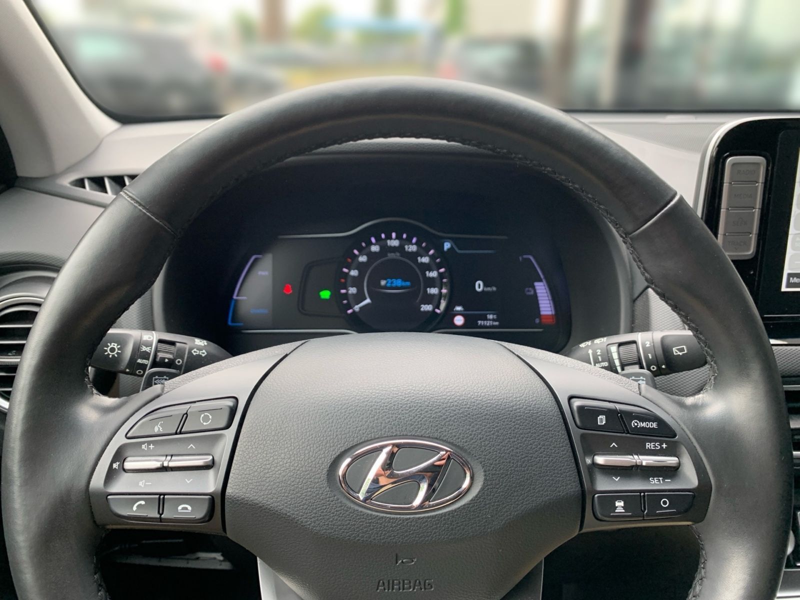 Fahrzeugabbildung Hyundai KONA Premium Elektro 64 kWh 1Hd