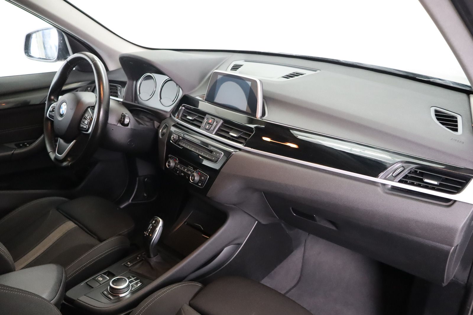 Fahrzeugabbildung BMW X1 xDrive18d * LED * Navi * RFK