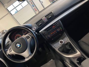 BMW 120 Baureihe 1 Lim. *TEMPOMAT*SZHZ*AHK*KLIMA*PDC