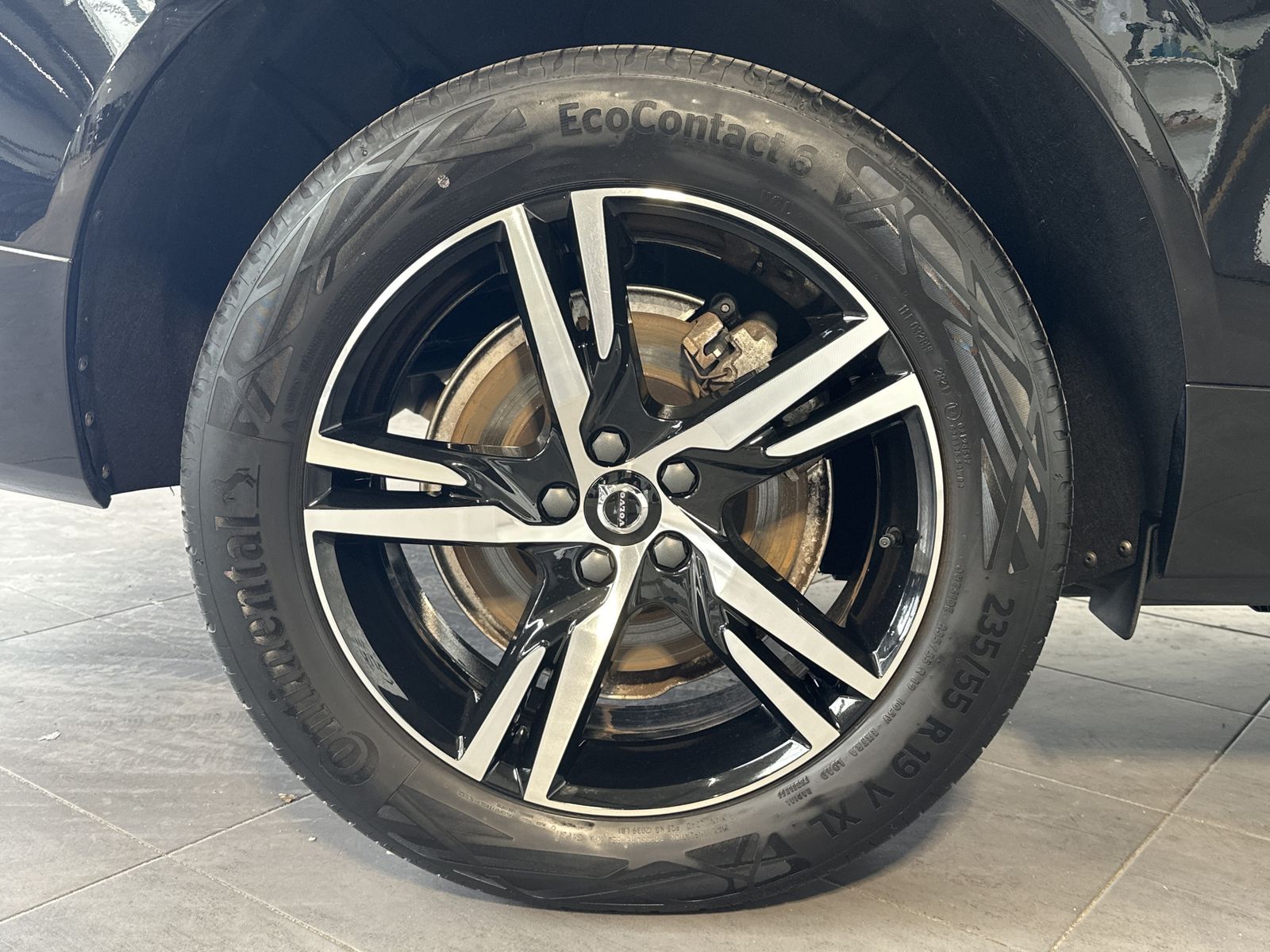 Fahrzeugabbildung Volvo XC60 T6 Hybrid AWD R-Design NAV+LED+AHK+PANO+ACC