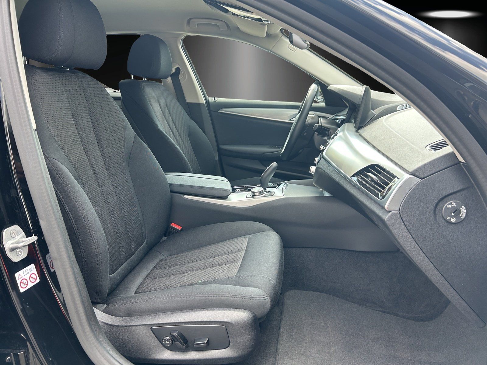 Fahrzeugabbildung BMW 520d Aut./LASER/KAMERA/LIVE-COCKPIT/ACC/HUD/