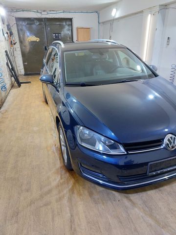 Volkswagen Golf 1.6 TDI  LOUNGE Variant AHK Multifunktion