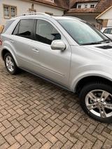 Mercedes-Benz ML 280 CDI 4MATIC - - Mercedes-Benz ML 280 mit Diesel-Antrieb