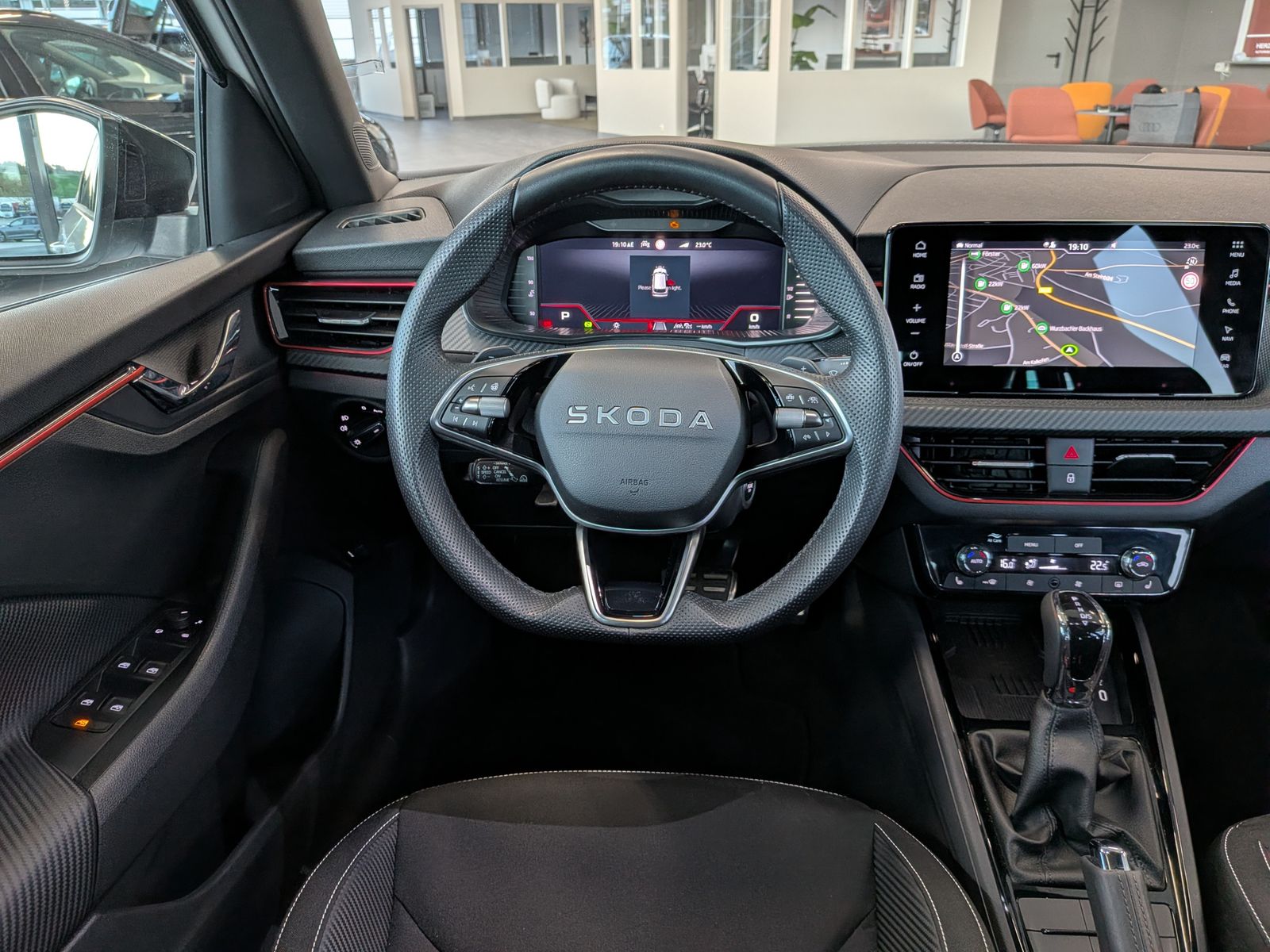 Fahrzeugabbildung SKODA Kamiq 1.5 TSI DSG Monte Carlo Pano Matrix 5J.GAR