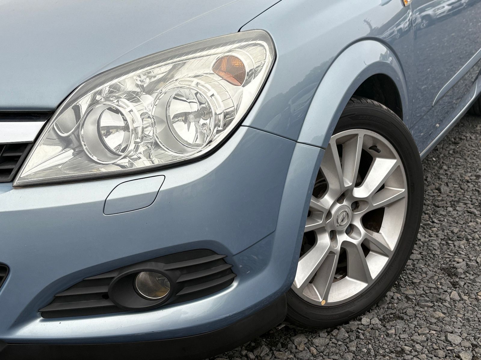 Fahrzeugabbildung Opel Astra 1.9 CDTI Leder Klima 1.HAND 110kW