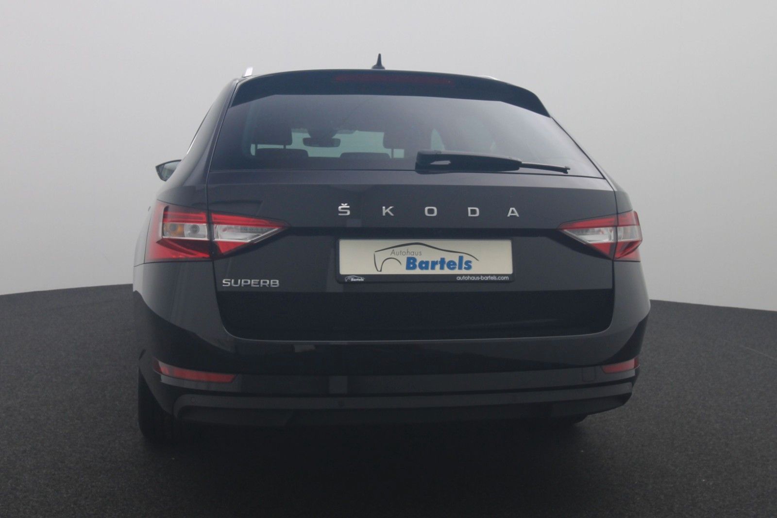 Fahrzeugabbildung SKODA Superb Combi Ambition LED ACC Navi