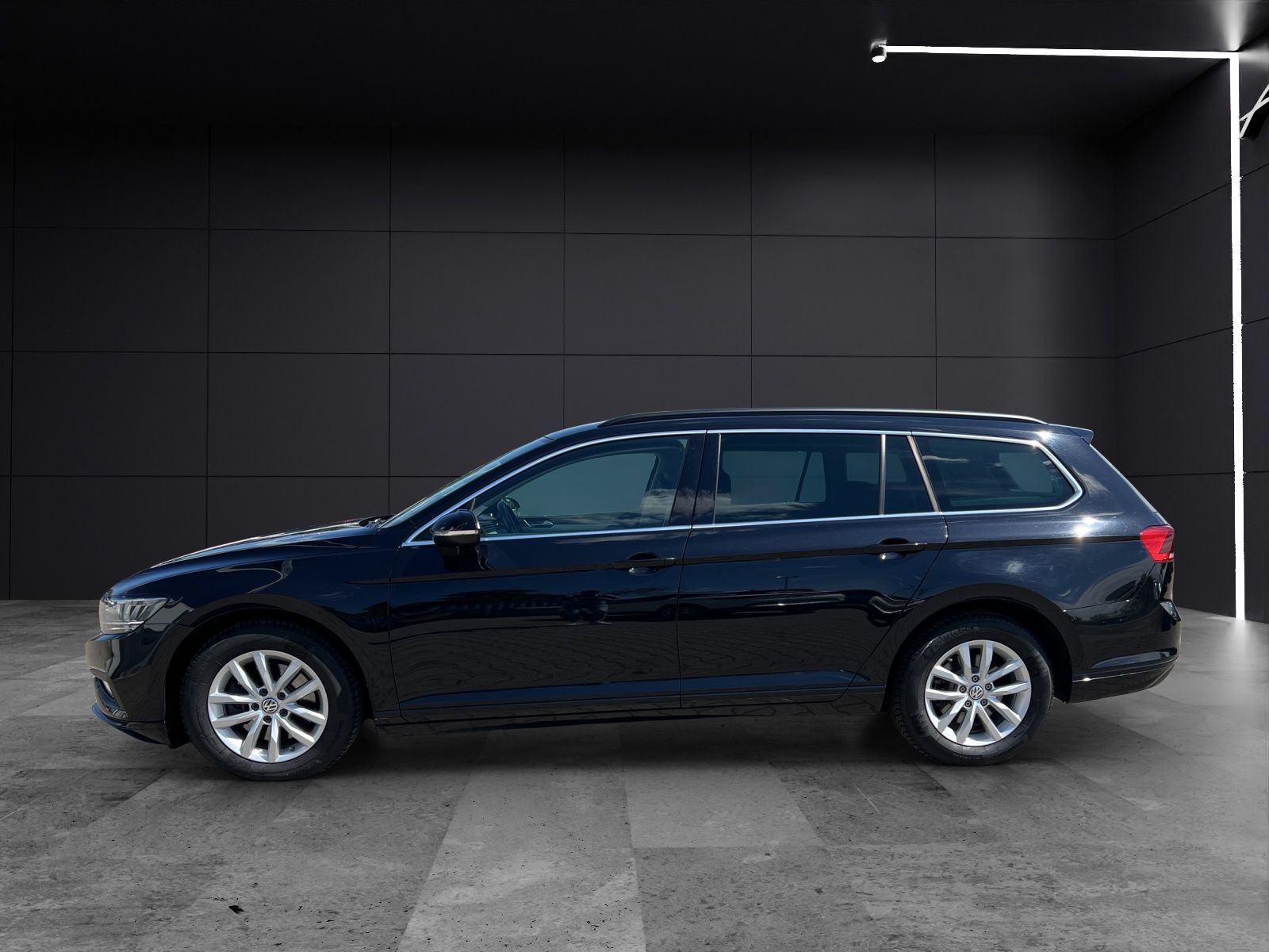 Fahrzeugabbildung Volkswagen Passat Variant Business TSI DSG LED ACC AHK PDC