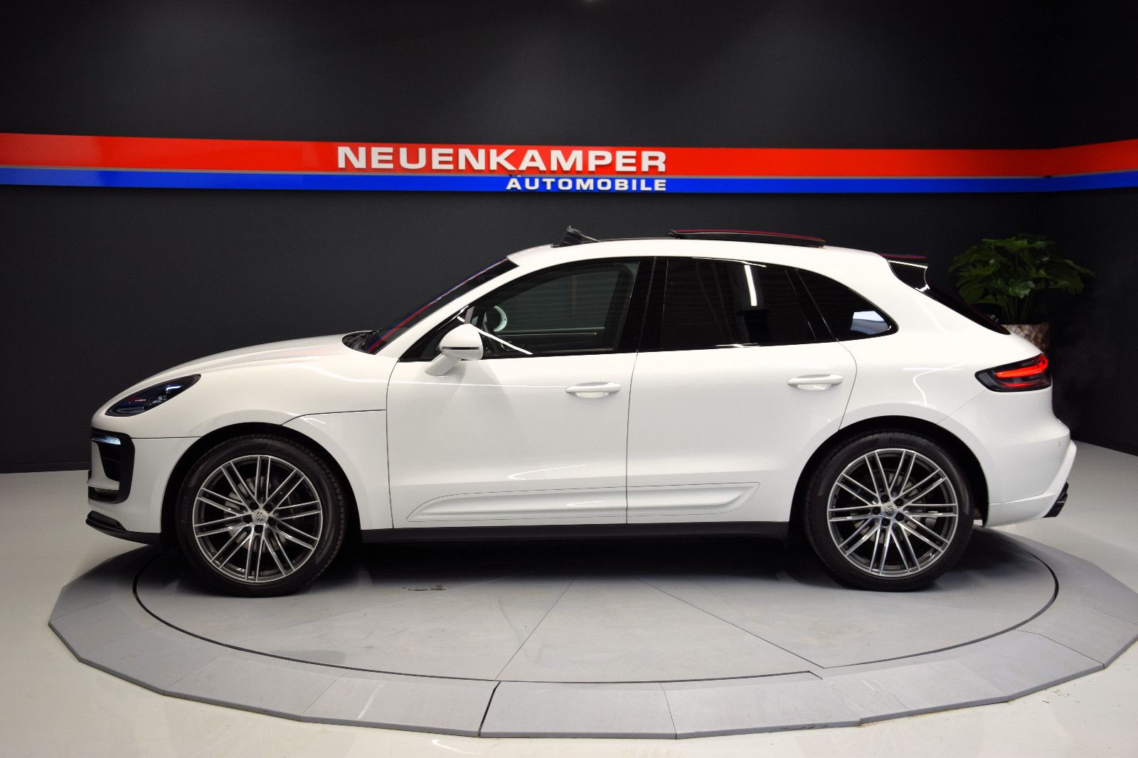 Fahrzeugabbildung Porsche Macan Sport Design Pano 14-Wege 21"-Turbo Kamera