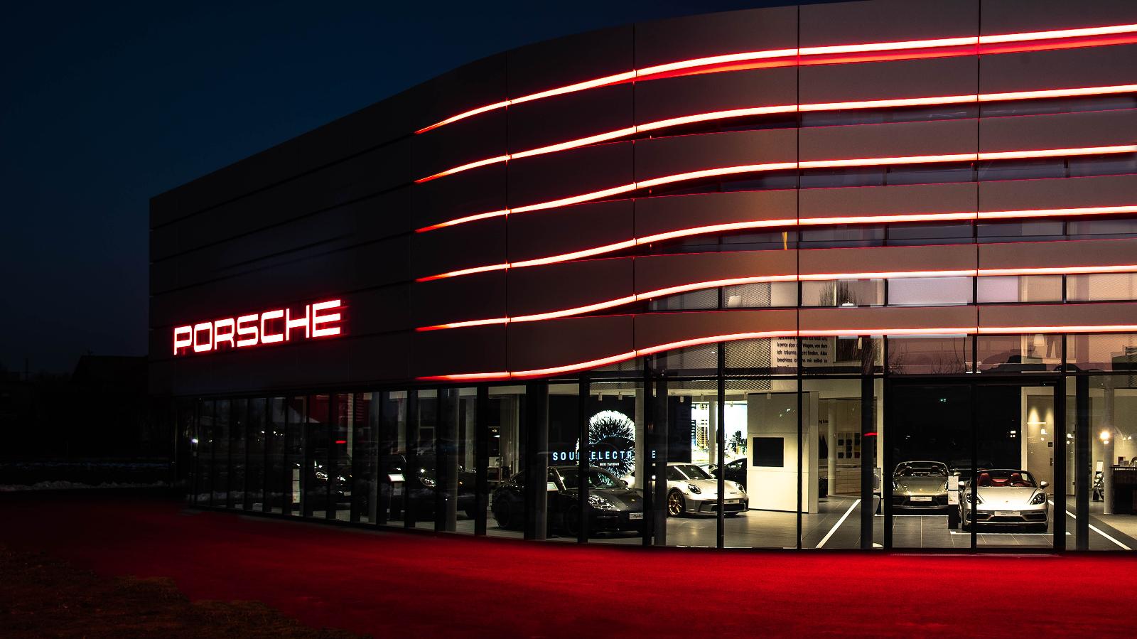 showroom-image-top