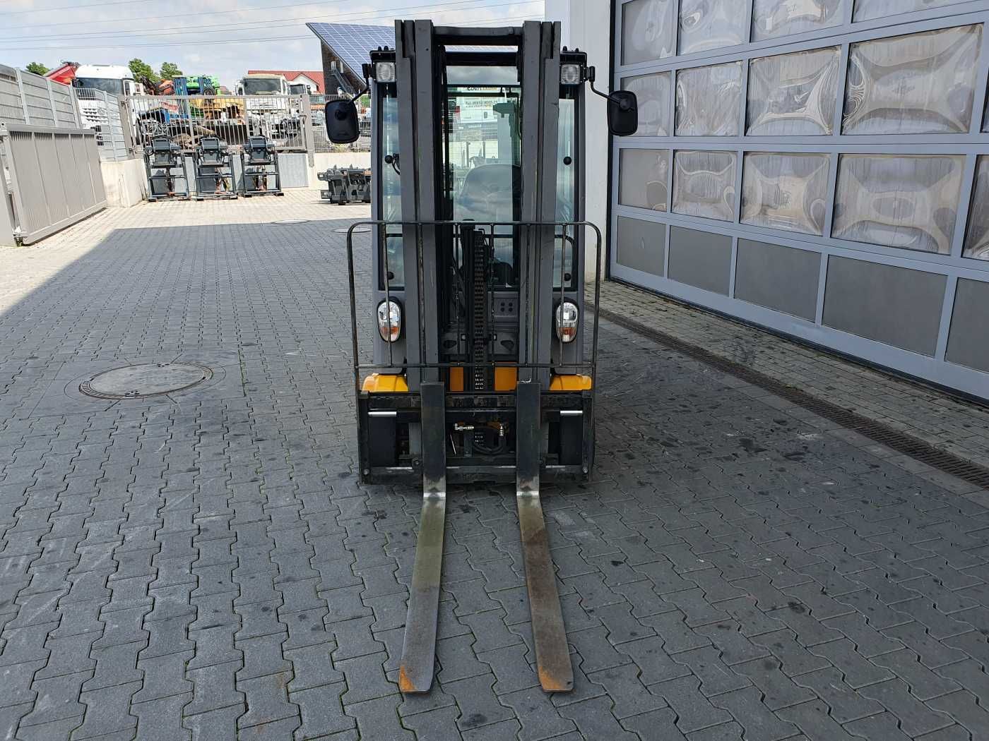 Fahrzeugabbildung Jungheinrich EFG 215 / Triplex: 4.25m! / SS / 4.166h / 2024