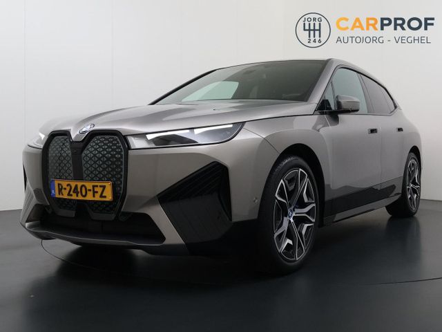 BMW iX xDrive40 High Executive 77 kWh AHK | SOH 97%