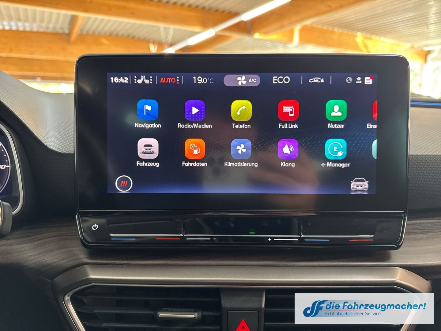 Fahrzeugabbildung SEAT Leon Sportstourer Xcellence e-HYBRID 1.4 EU6d Na