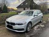 BMW 530d Touring-HUD,AHK,Nav,360,8fach,AsbNeu,DisKey - silberne BMW 530