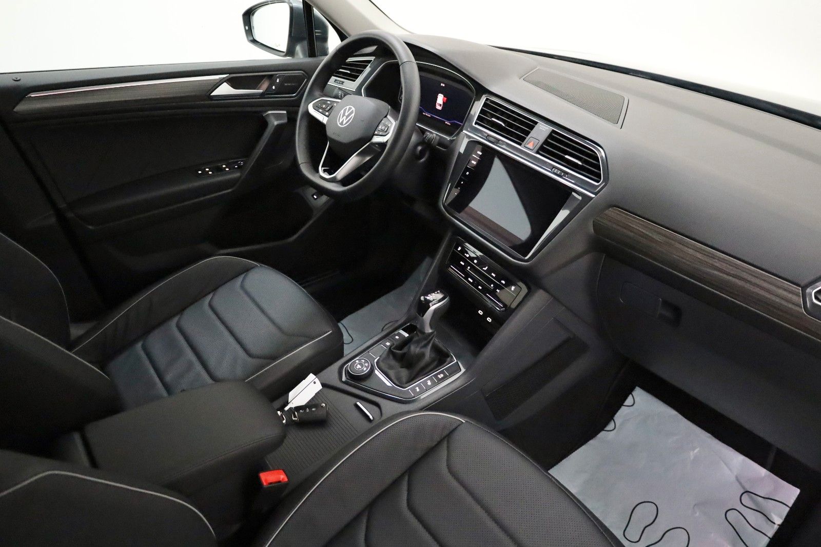 Fahrzeugabbildung Volkswagen Tiguan Allspace Elegance 4M 7 Si.,Leder,Navi,AHK