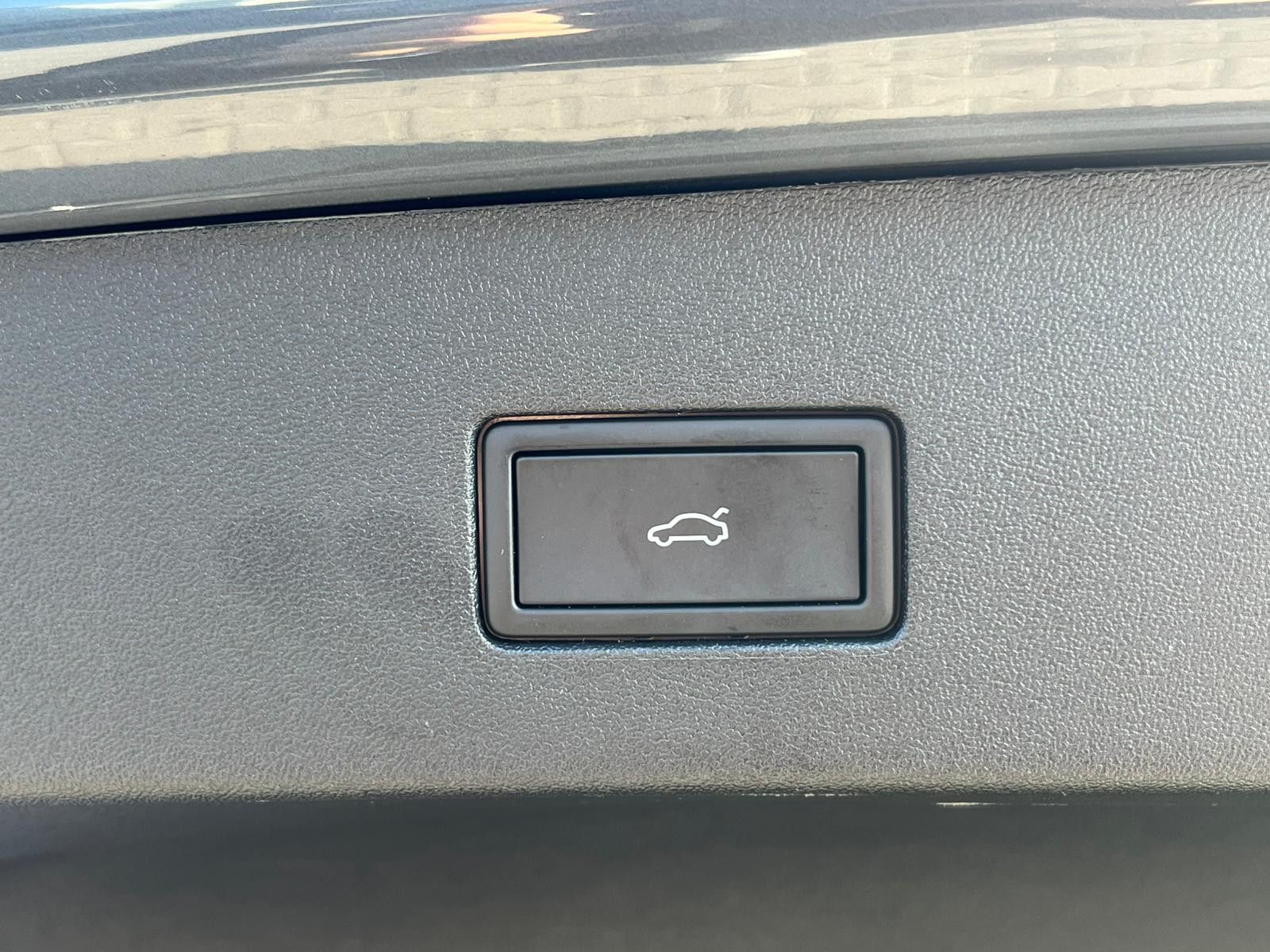 Fahrzeugabbildung Volkswagen Tayron 2.0 TDI 4M R-Line BLACK*7Si*MATRIX*PANO