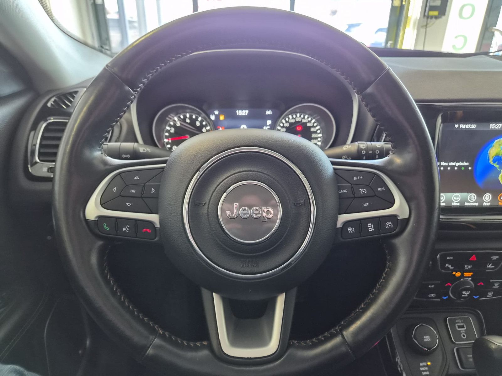 Fahrzeugabbildung Jeep Compass Limited 4WD / LED / NAVI / LEDER