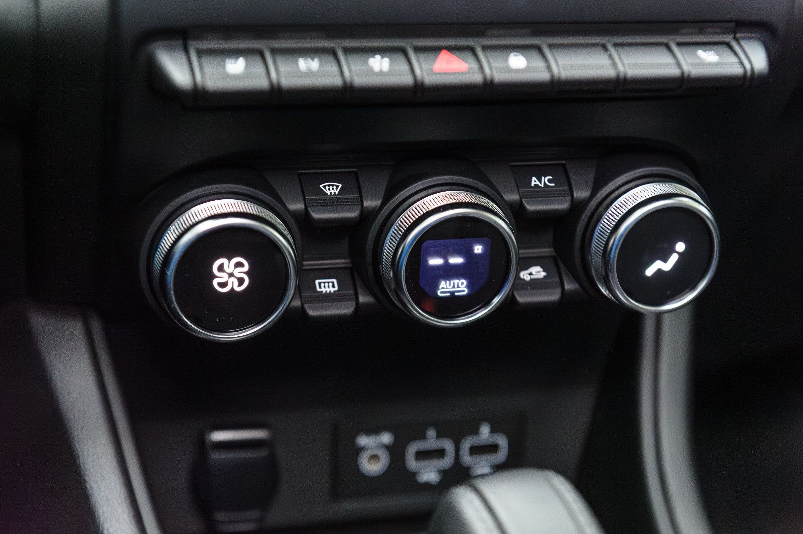 Fahrzeugabbildung Mitsubishi ASX 1.6 Top HEV +LED +Leder +Pano +Bose +Navi