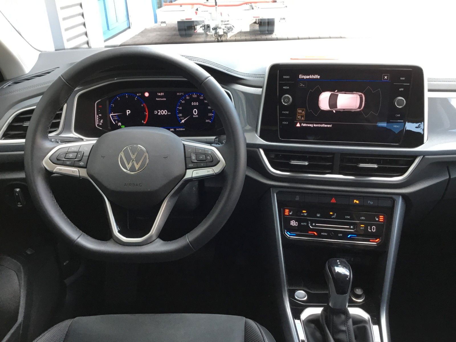 Fahrzeugabbildung Volkswagen T-Roc 1.5 TSI DSG Style+AHK+LED+ACC+17"+Kamera